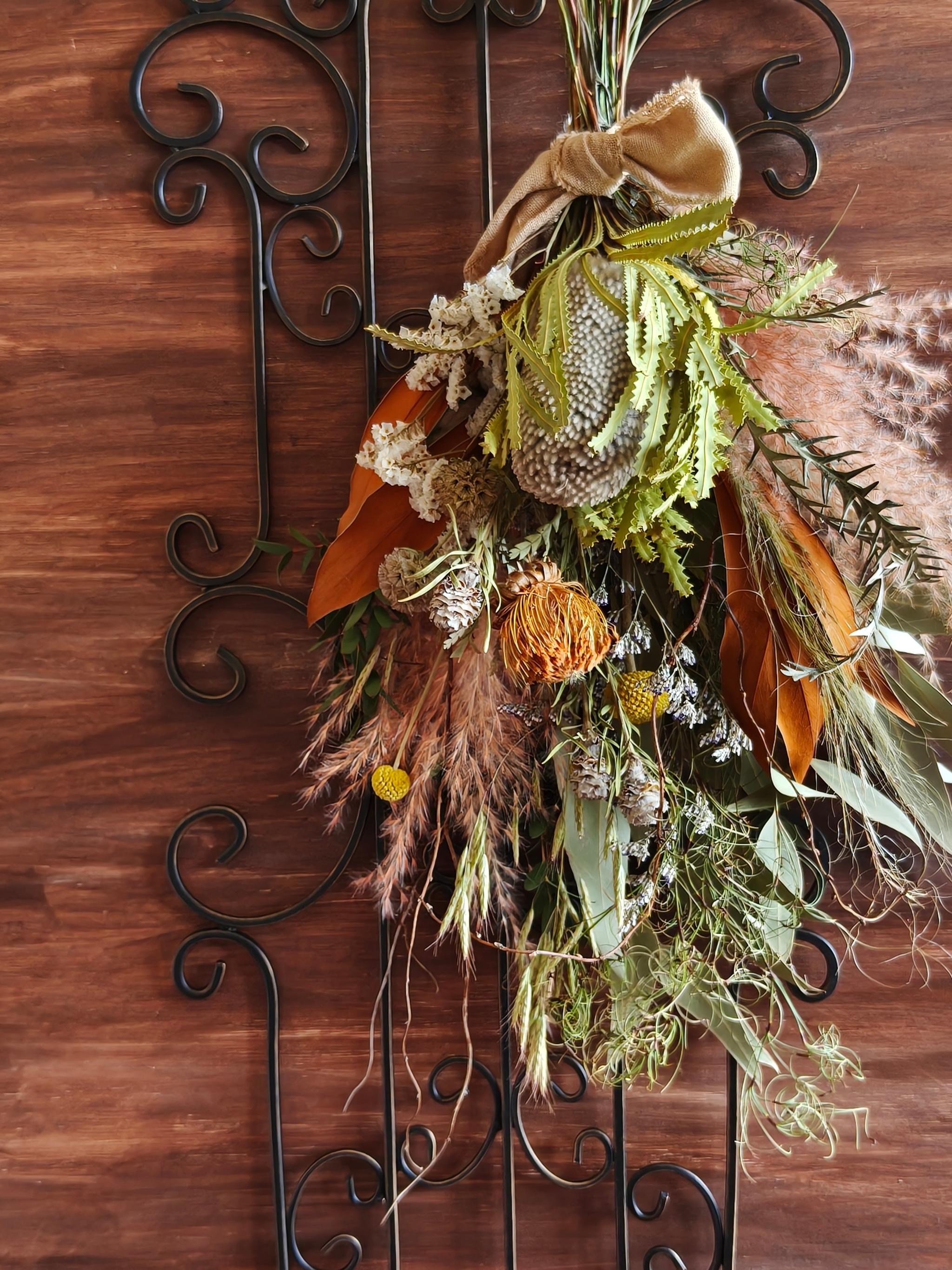 ワイルドフラワーのドライフラワースワッグブーケ ウェディングブーケ前撮り 和装 インテリア ユーカリ バンクシア リース | 14枚目